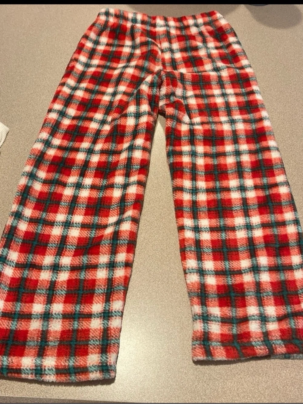 Cat & Jack Plush Two-Piece Pajama Set - White Top & Red Plaid Bottoms size 6/6x